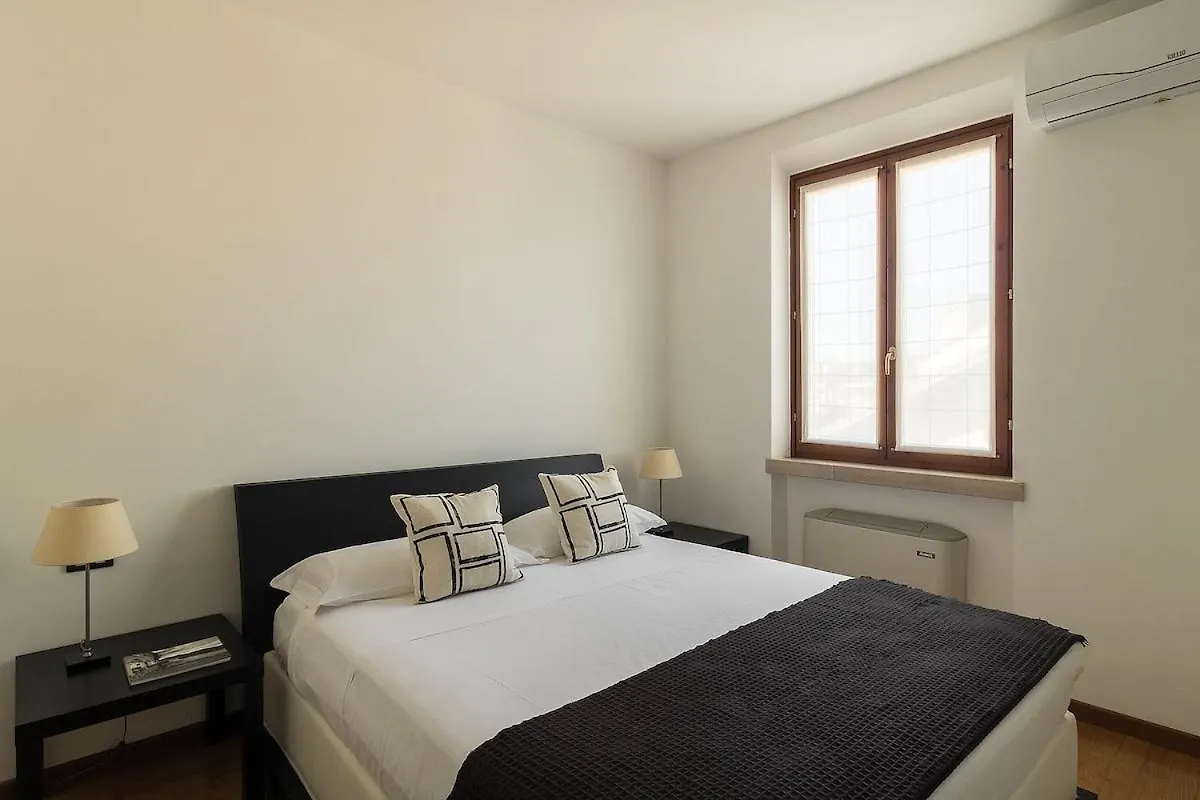 شقة Attic View Pool And Garage ديسينسانو ديل غاردا