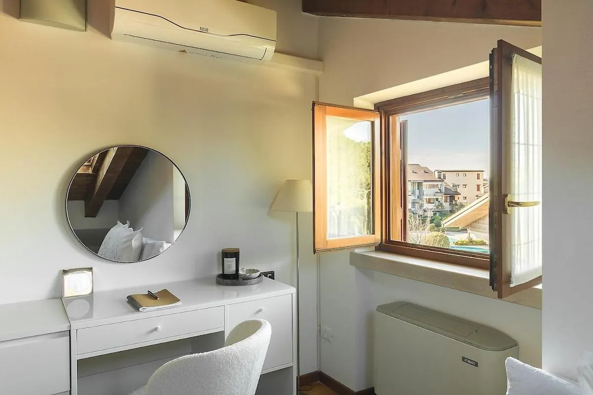 شقة Attic View Pool And Garage ديسينسانو ديل غاردا