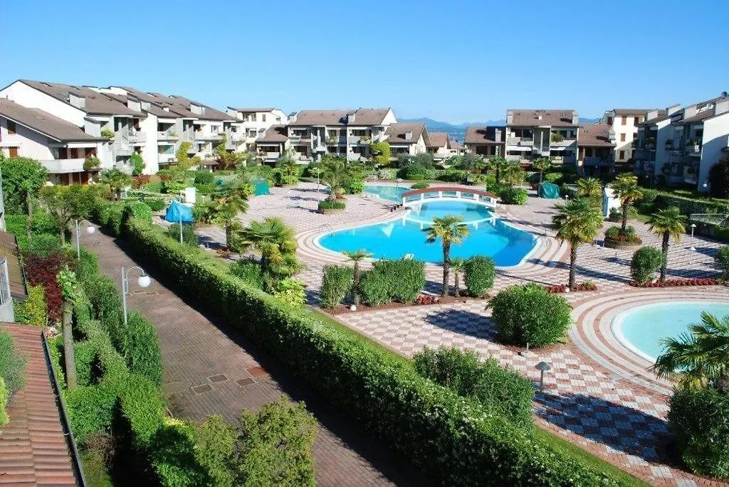 شقة Attic View Pool And Garage ديسينسانو ديل غاردا